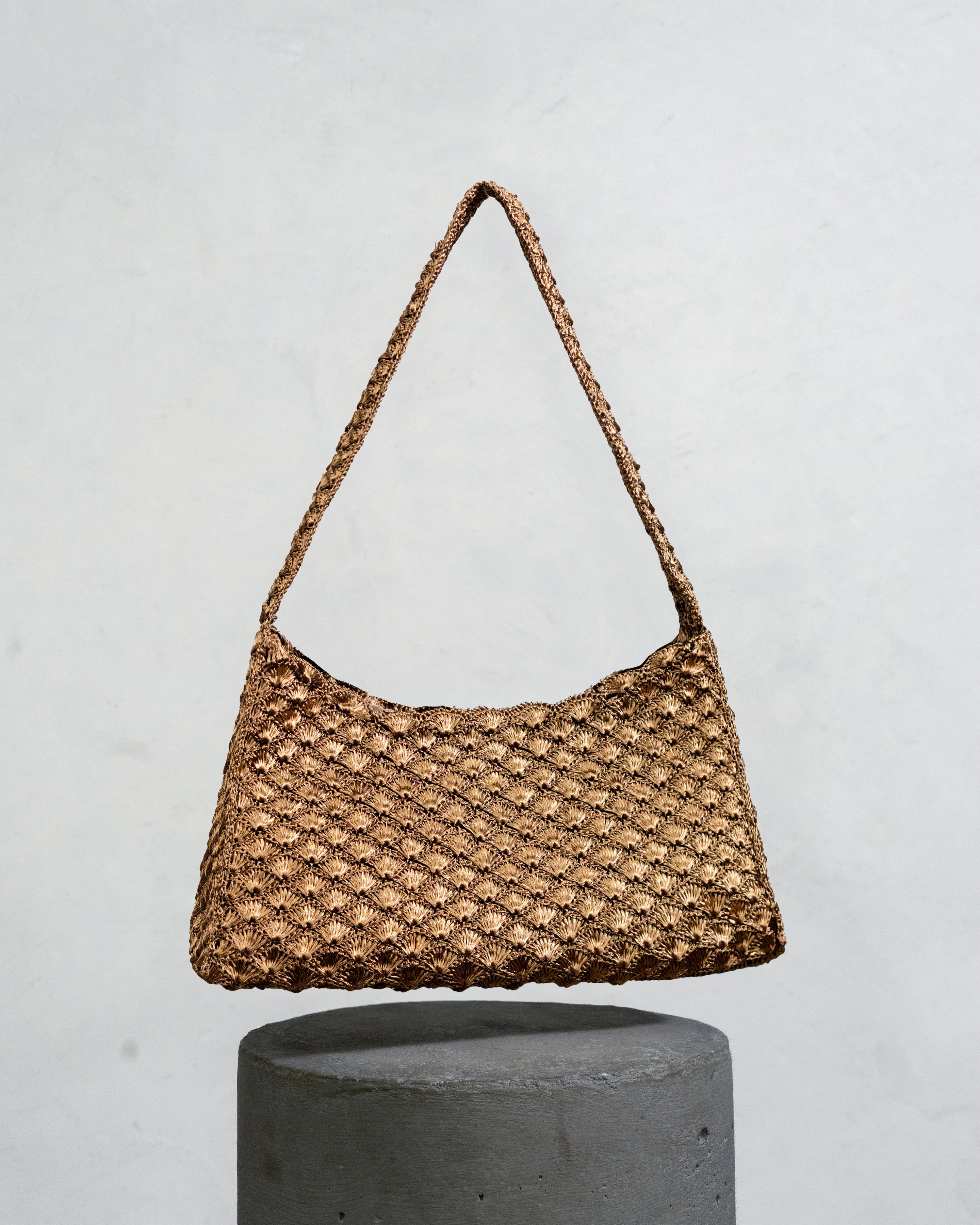 ARISTA SEASHELL ANTIQUE BRASS