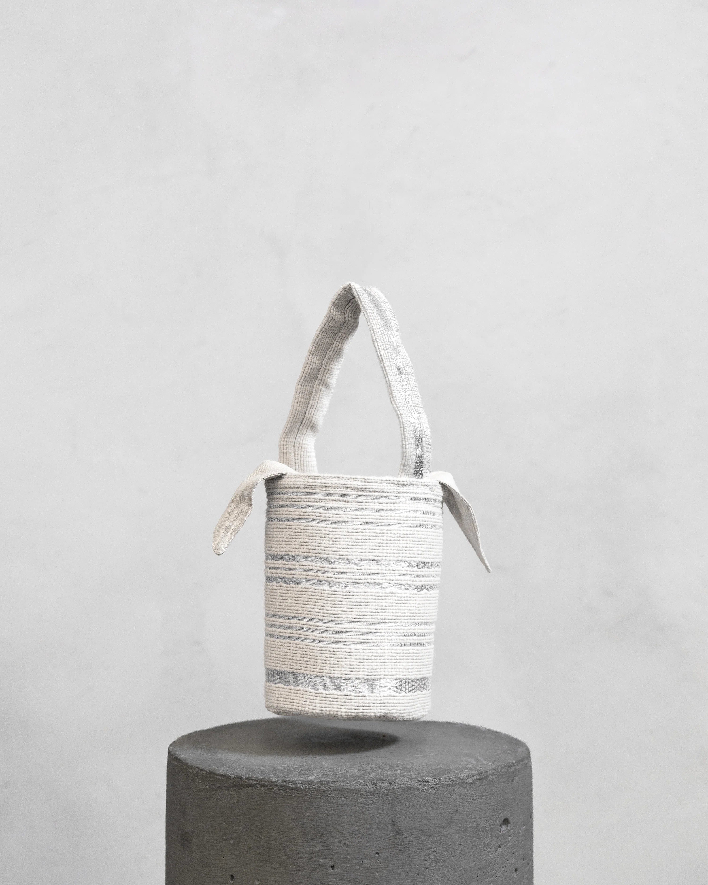 BUCKET BAG ALPACA ACERO MINI