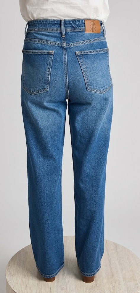 CARACOLI STRAIGHT JEAN CON OJALES