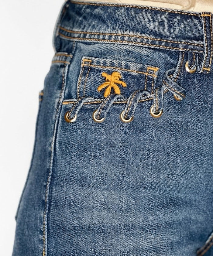 CARACOLI STRAIGHT JEAN CON OJALES