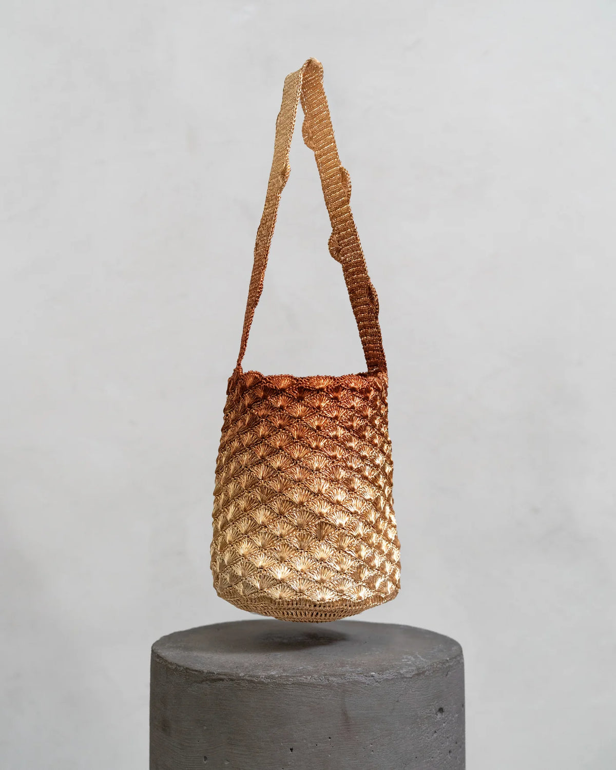 KAIA SEASHELL MOCHILA GOLD & COPPER