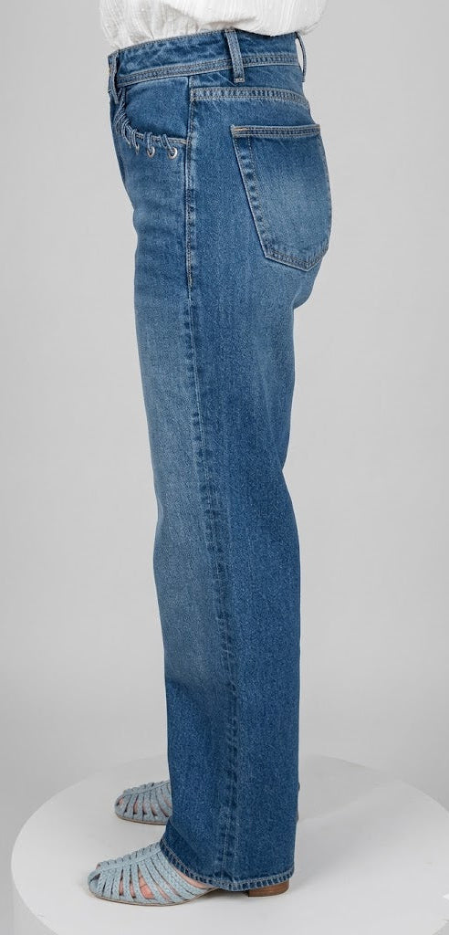 CARACOLI STRAIGHT JEAN CON OJALES